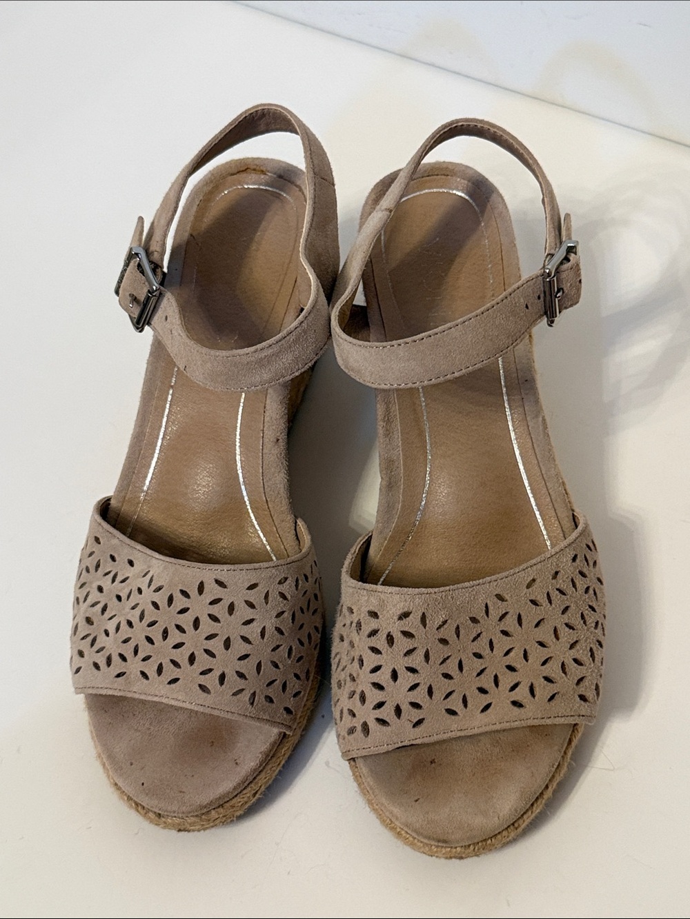 VIONIC SHOES SANDALS WEDGE STRAPS BUCKLES TAN SUEDE SIZE 7.5